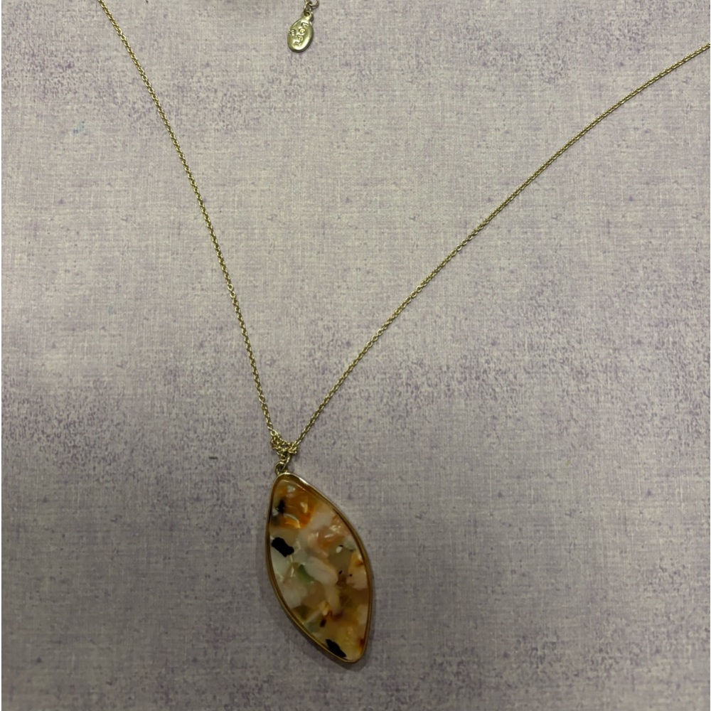 Loft Dainty Confetti Lucite Gold Tone Marquise Shape Pendant Chain Necklace 34"